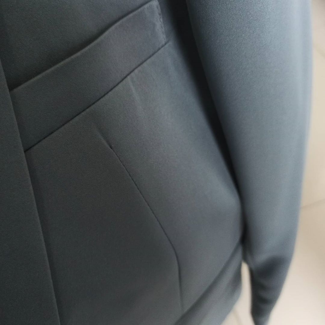 sewa jas warna light grey zoom in