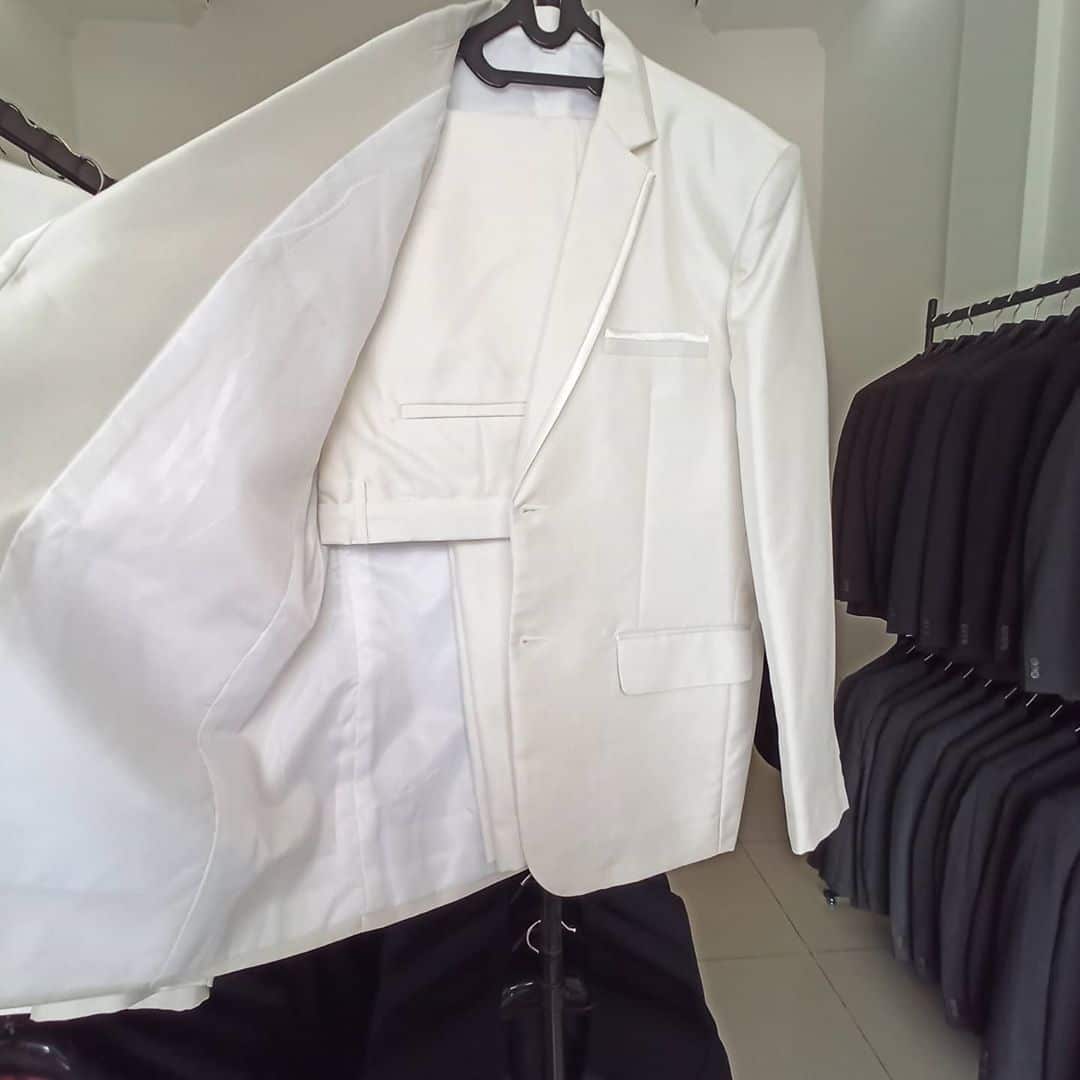 sewa jas warna broken white dalam
